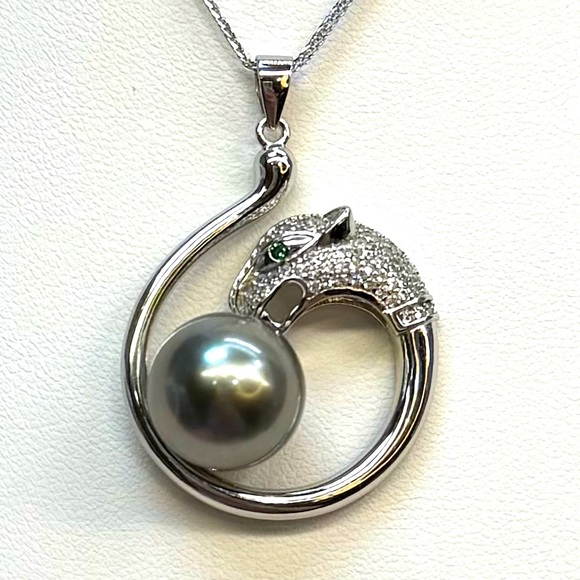NPT13 Tahitian NEARLY FLAWLESS GreenGray 10-11mm Pearl PANTHER Pendant 18KWGS925